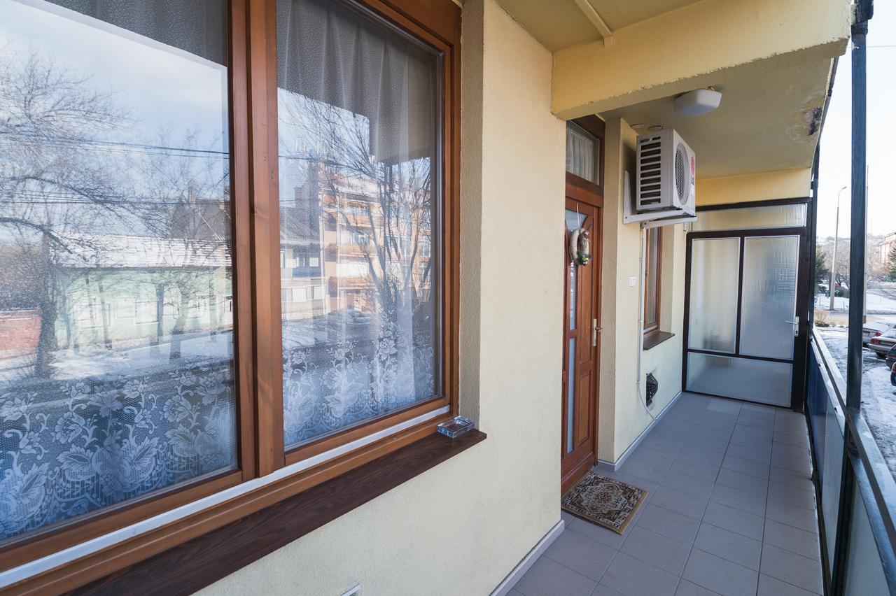 Lujzi Apartman Eger Esterno foto