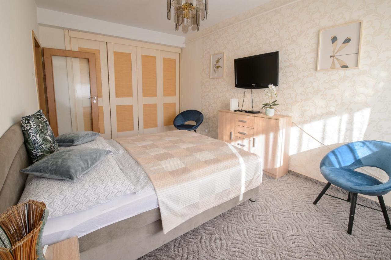Lujzi Apartman Eger Esterno foto