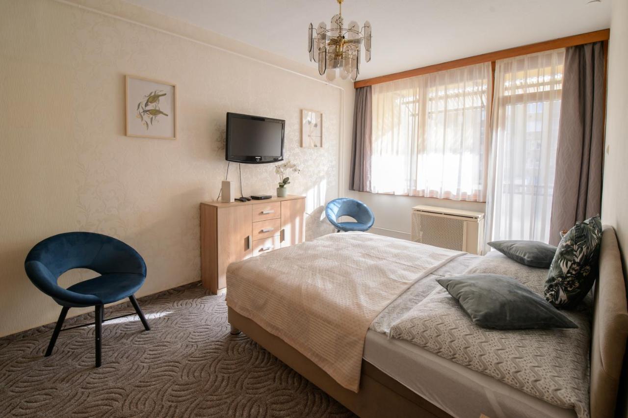 Lujzi Apartman Eger Esterno foto